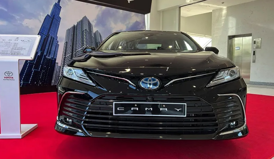 xe hybrid giá