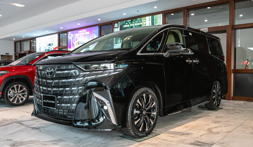 toyota hybrid 7 chỗ
