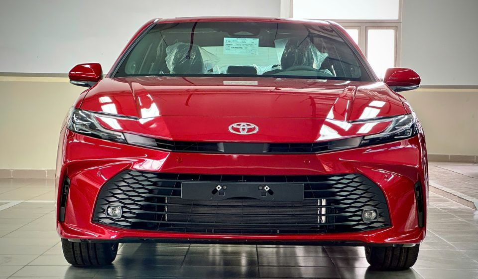 camry 2.5q giá lăn bánh